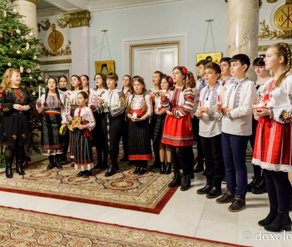 Colegiul Național „Mihail Sadoveanu” Pașcani – Colindători la Reședința Mitropolitană 2019