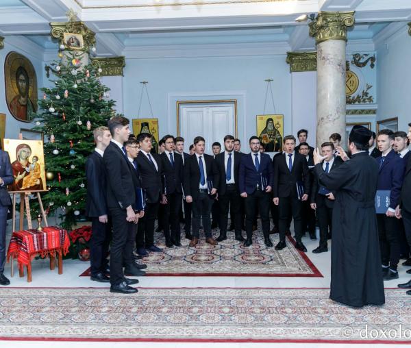 Corul „Basileus” al Seminarului Teologic Liceal Ortodox din Iași – Colindători la Reședința Mitropolitană 2019