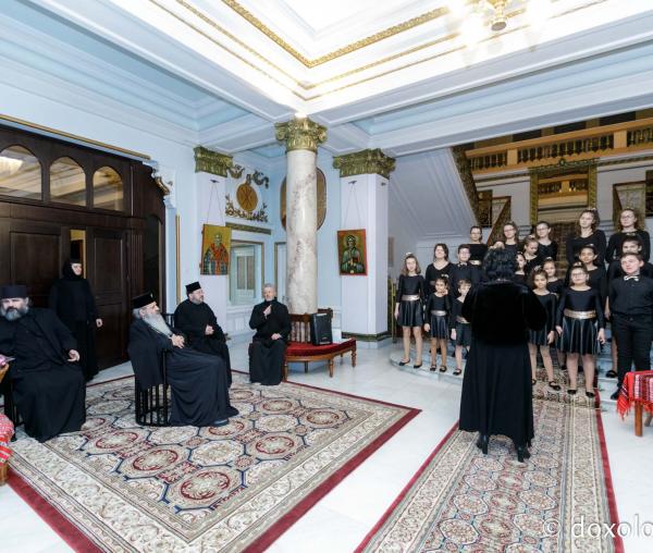 Corul „Lia Ciocârlia” al Școlii Gimnaziale „Al. I. Cuza” din Podu Iloaiei – Colindători la Reședința Mitropolitană 2019