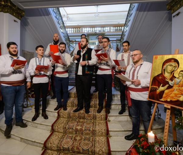 Corul „Sf. Ioan Rusu” al Parohiei „Adormirea Maicii Domnului” din Galata – Colindători la Reședința Mitropolitană 2019