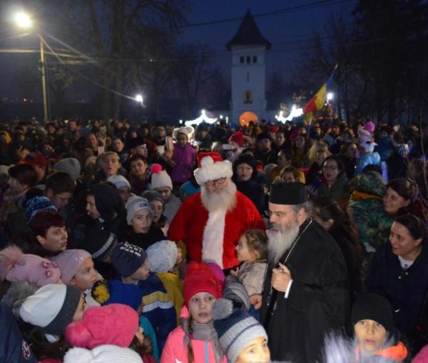 (Video) Serbare la Episcopia Hușilor pentru 2000 de copii