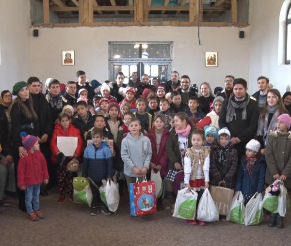 (Video) „Cutia cu papucei pentru Ei” alături de copii în luna Crăciunului