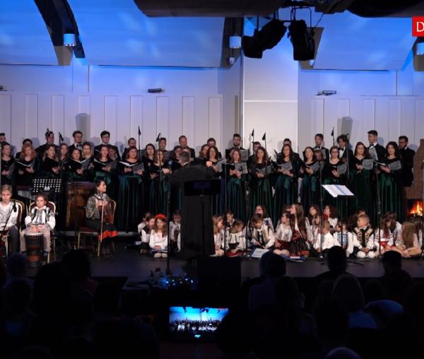 (Video) „Colindă de Anul Nou” – Corala „Universitas”