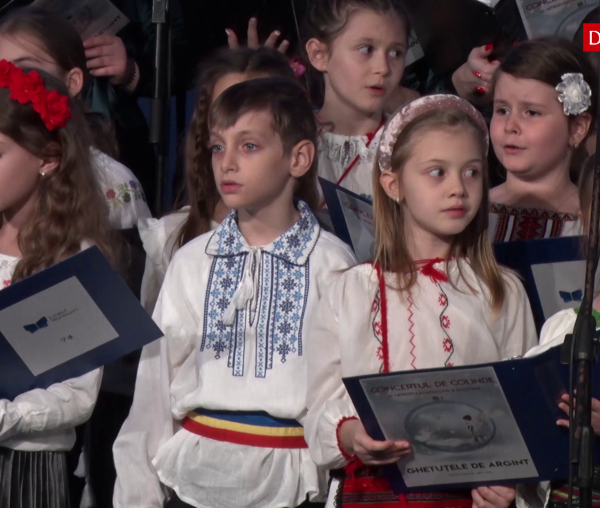 (Video) „Suntem trei Crai” – Corul Școlii „Varlaam Mitropolitul”