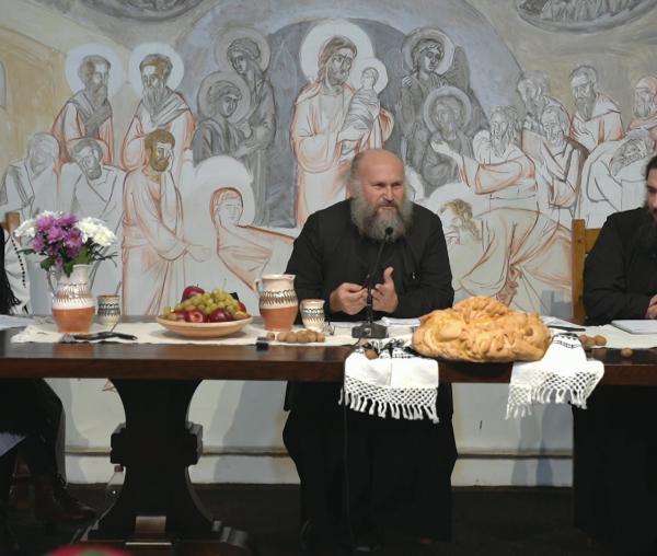 (Video) Liturghia – Vremea Întâlnirilor – Părintele Iustin Miron și Părintele Pantelimon Șușnea de la Mănăstirea Oașa