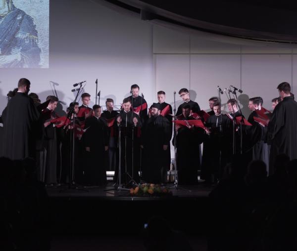 (Video) Irmos calofonic „Bucură-te, Preacurată, de Dumnezeu aleasă, Marie” – Corul ,,Chesarie Episcopul”