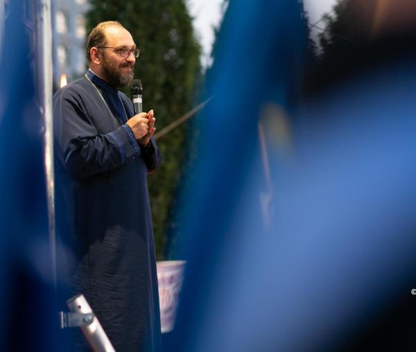 (Video) „Empatia nu se învață la școală” – Părintele Constantin Necula