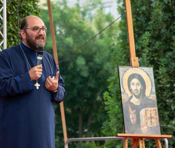 (Video) „Această criză este și un moment bun să dovedim că putem fi disciplinați” – Părintele Constantin Necula