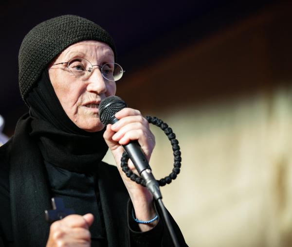 (Audio) Maica Siluana – cum să strigăm la Dumnezeu și să cerem ajutorul în aceste vremuri grele