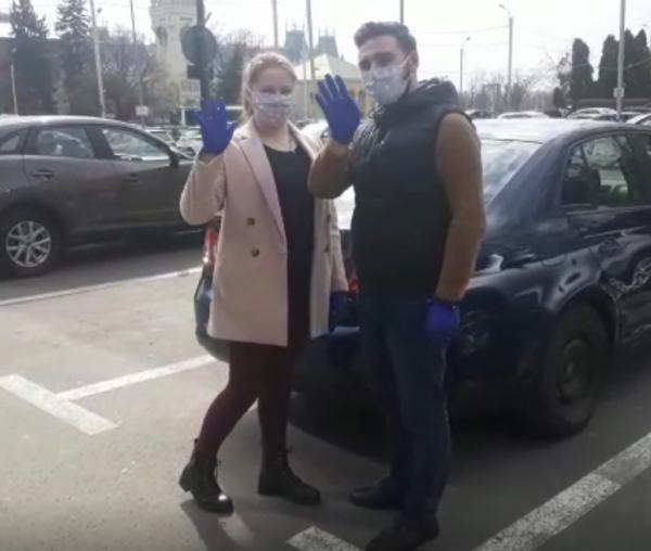 (Video) Voluntarii de la Colegiul „Sfântul Nicolae” din Iași, în sprijinul celor aflați în autoizolare