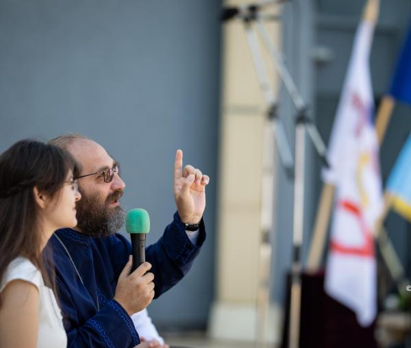 (Video) Cuvânt de încurajare pentru cei din „linia întâi”, de la Părintele Constantin Necula