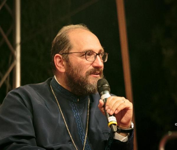 (Video) Cum să ne rugăm pentru bolnavi și medici – îndemnul părintelui Constantin Necula