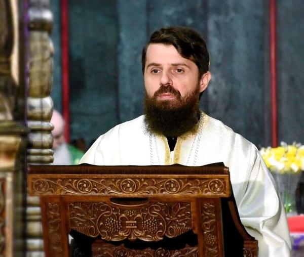 (Video) „Hristos vine astăzi, în cetatea noastră, ca să ne schimbe viața” – PS Benedict Bistrițeanul