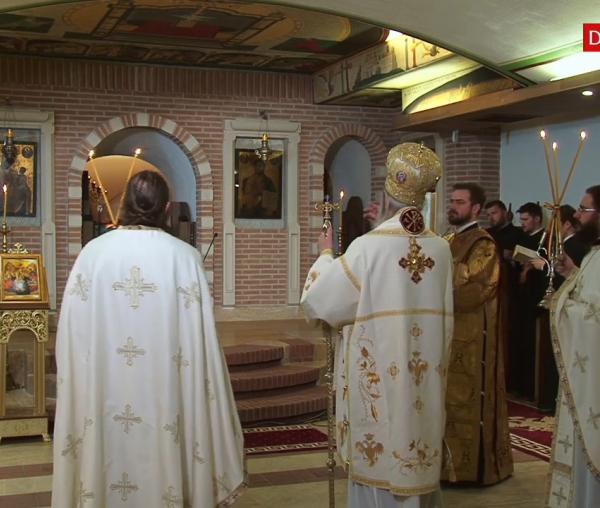 (Video) Sfânta Liturghie din Săptămâna Luminată-Enarxa (Antifoanele Speciale și Intrarea Mică)
