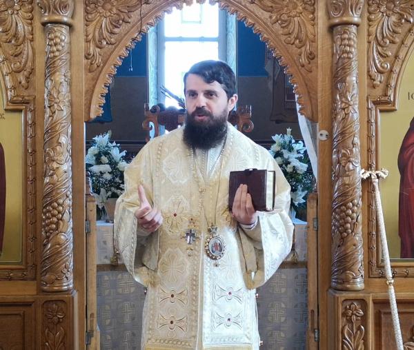 (Video) „Rămâi cu noi, Doamne” – PS Benedict Bistrițeanul