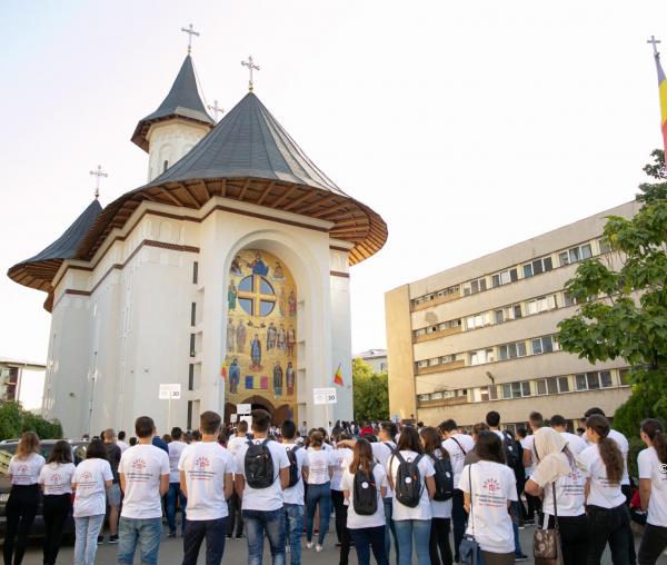 (Video) De ce unii tineri aleg să nu meargă la Biserică?