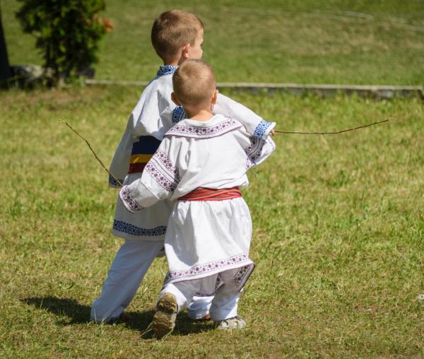 (Video) Efrem, 5 ani: Cum să fac să nu o mai lovesc pe mama când sunt furios?