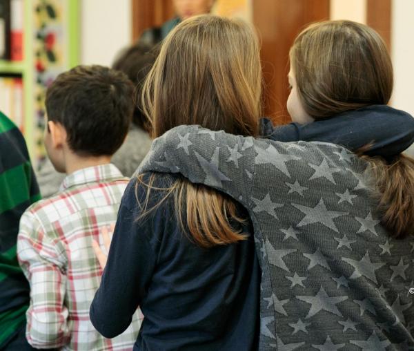 (Video) Cum să reacționăm când colegii de clasă își bat joc de cele sfinte?
