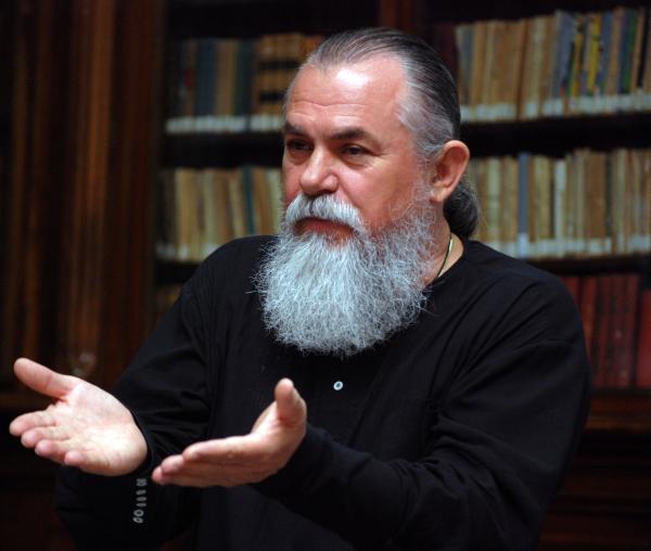 (Video) Scriitorul Cornel Constantin Ciomâzgă la „Ferestre către suflet”: „Nu există viaţă duhovnicească fără viaţă liturgică”