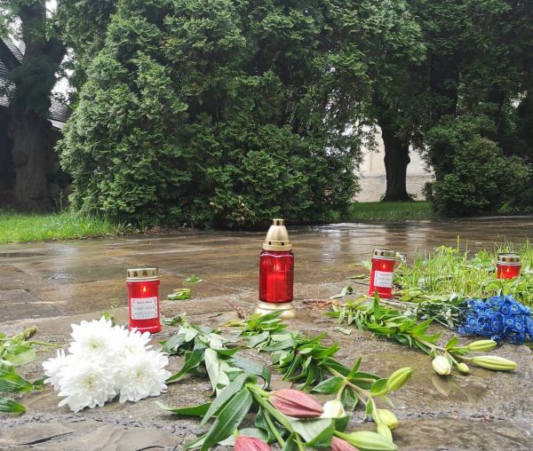 (Foto) Flori de rămas bun pentru Arhiepiscopul Sucevei şi Rădăuților