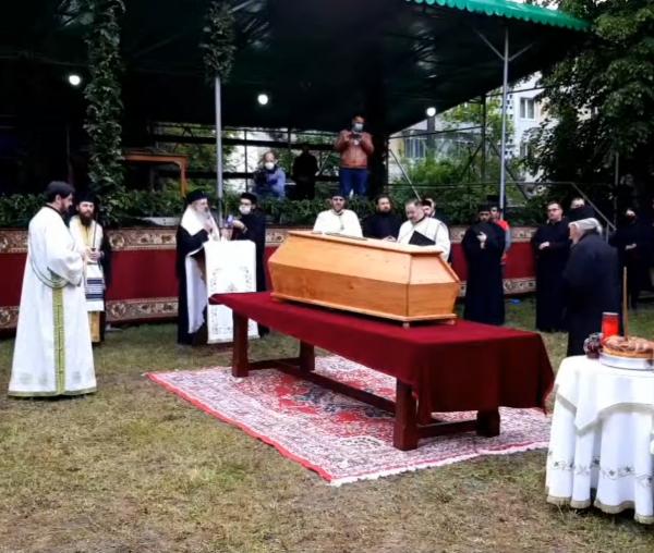 (Video) IPS Părinte Teofan: „Adresăm rugăciune stăruitoare, ca Dumnezeu să îl primească pe IPS Pimen în sălașurile drepților”