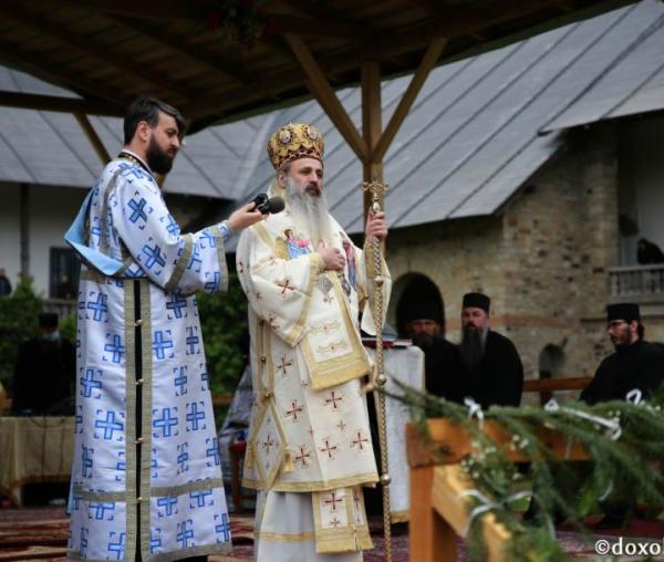 (Video) IPS Teofan: „Taina Dumnezeieștii Liturghii este taina înălțării noastre la Cer”