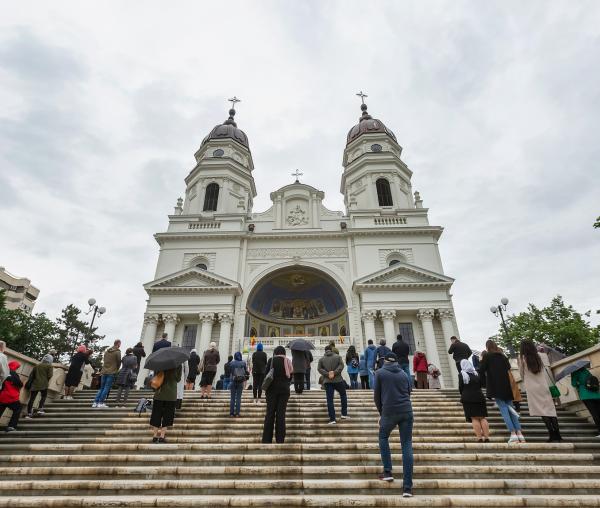 (Foto) Catedrala Mitropolitană din Iași: prima duminică alături de credincioși, după încetarea stării de urgență