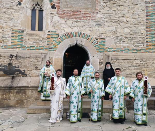 (Foto) Liturghie arhierească la Mănăstirea Neamț de sărbătoarea Nașterii Sfântului Ioan Botezătorul