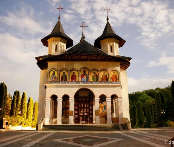 (Foto) Clipe de liniște la Mănăstirea Sihăstria