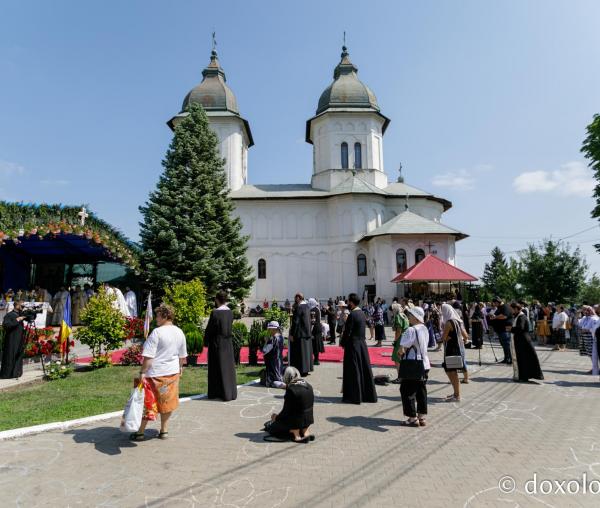 (Foto) Sărbătoarea Sfintei Mari Mucenițe Chiriachi la Catedrala Episcopală din Huși – 7 iulie 2020