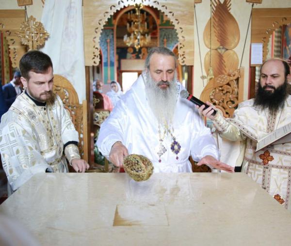 (Video) Biserica din Valea Racului a primit veșmântul sfințirii