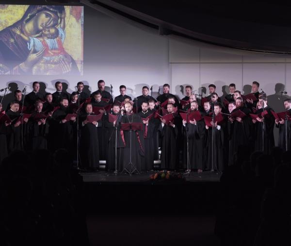 (Video) Stihiri la Doamne strigat-am la Praznicul Adormirii Maicii Domnului – Corul Tronos