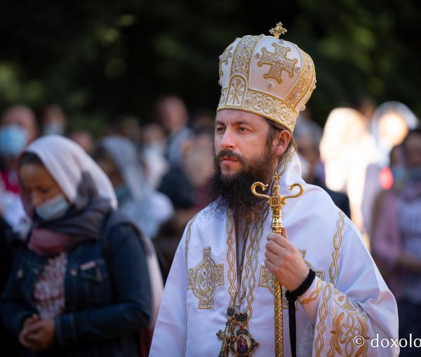 (Foto) Ziua Sfântului Ioan Iacob de la Neamț: sute de inimi, un singur glas de rugăciune