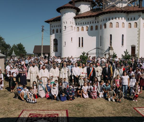 (Video) Parohia Sfântul M. Mc. Gheorghe din Rădeni în haină de sărbătoare