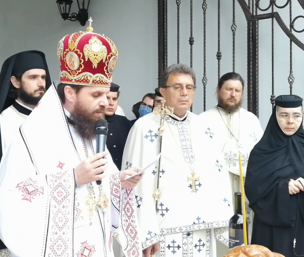 (Video) „Când istoria sau viața întoarce armele, acestea se prefac în cruce” – PS Benedict Bistrițeanul