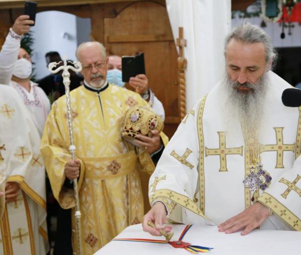 (Video) Părintele Mitropolit Teofan a resfințit Biserica Parohiei Pocreaca