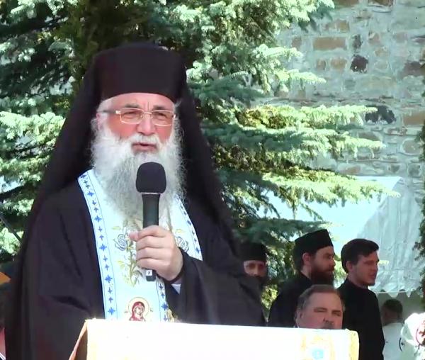 (Video) „Să ne așezăm sub ocrotirea Maicii Domnului și vom simți bunătatea ei acoperindu-ne viața” – Arhimandritul Melchisedec Velnic
