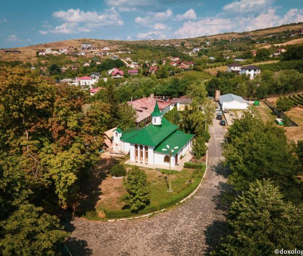(Foto) Mănăstirea Bucium – colțul de liniște al Iașului (imagini aeriene)
