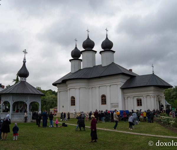 (Foto) Mănăstirea Vorona, în straie de sărbătoare – 8 septembrie 2020
