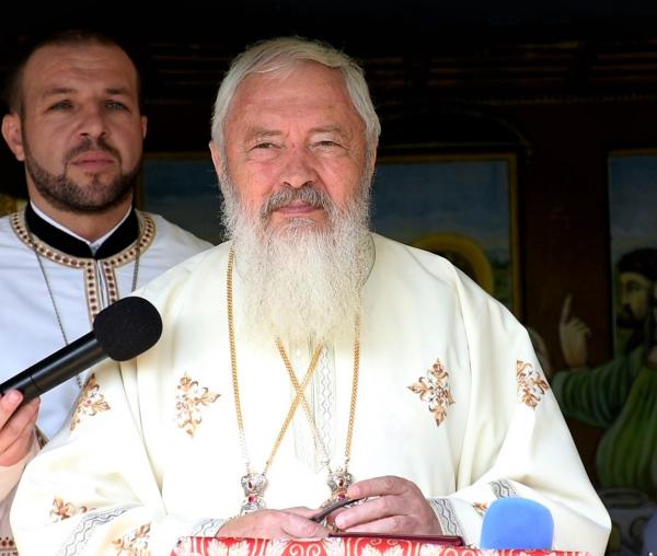 (Video) „Jertfa Sfintei Cruci ne răscumpără din păcat și din moarte” – IPS Andrei