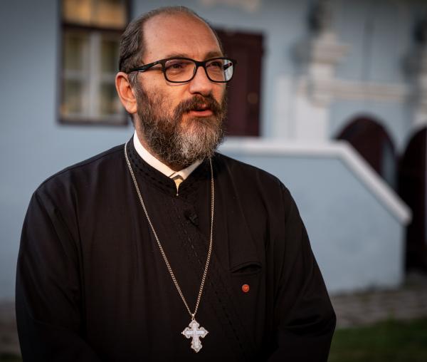 (Video) Părintele Constantin Necula: „Pentru români, Sfânta Parascheva este semnul că Hristos a înviat”