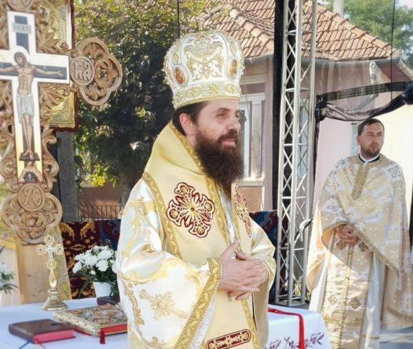 (Video) „Crucea – îmbrățișarea lui Dumnezeu” – PS Benedict
