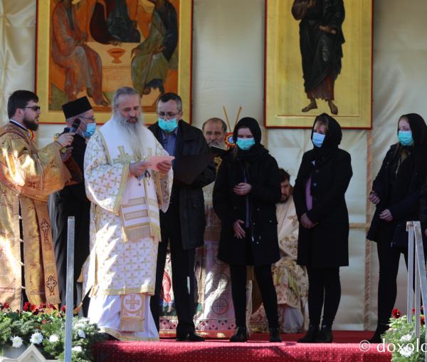 (Video) Decorarea post-mortem a trei cadre medicale care și-au pierdut viața în lupta pentru vindecarea celor infectați cu noul coronavirus
