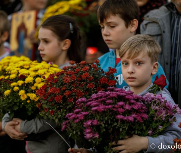 (Foto) Cu flori și cu dragoste multă la Sfânta Cuvioasă Parascheva