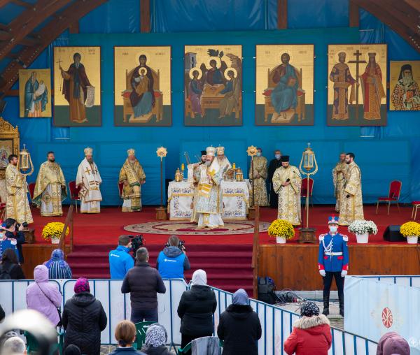 (Foto) Sfânta Liturghie în cinstea Sfântului Cuvios Dimitrie cel Nou, Ocrotitorul Bucureștilor – 2020