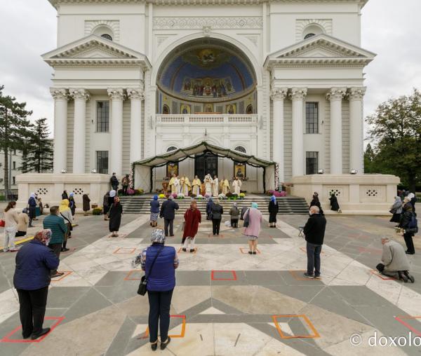 (Foto) Sfânta Liturghie arhierească săvârșită de Înaltpreasfințitul Calinic, Arhiepiscopul Sucevei și Rădăuților