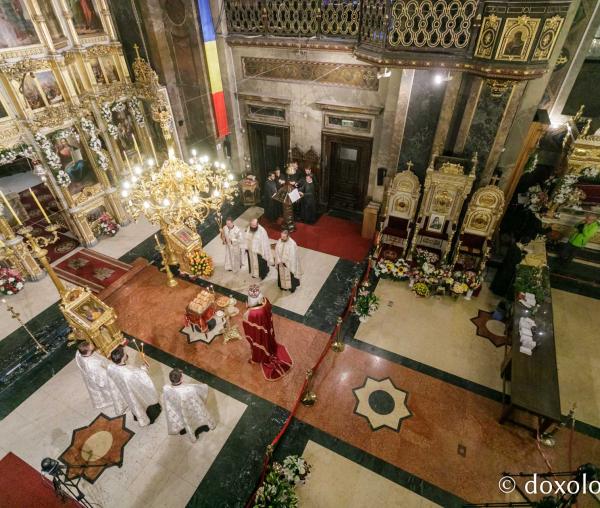 (Foto) Slujba de priveghere a Sfintei Cuvioase Parascheva la Catedrala din Iași – 2020