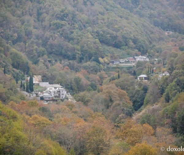 (Foto) Ultimele zile de toamnă la Schitul Lacu – Athos
