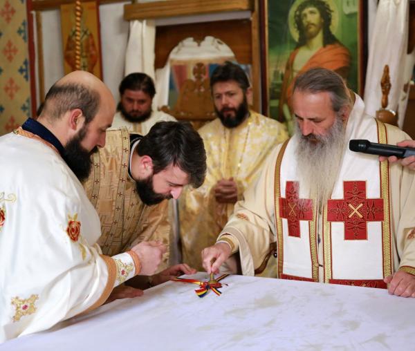 (Video) Biserica Parohiei Osoi a fost sfințită de IPS Teofan