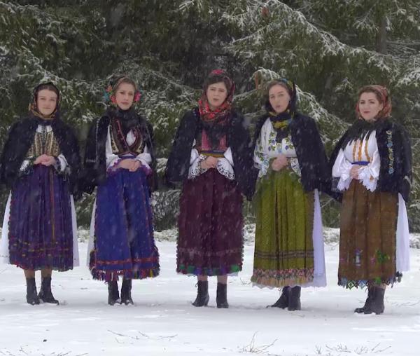 (Video) În ia’ sară-i sară mare – Fetele de pe Târnave